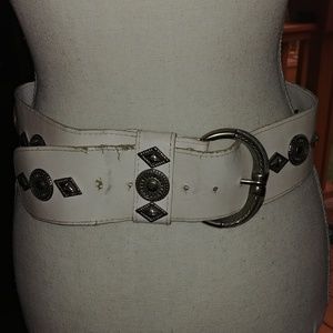 White leather silver hardware 80s belt